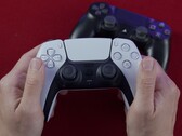 Sony prévoit de lancer la manette PS5 Pro plus tard ce mois-ci (image via Unsplash)