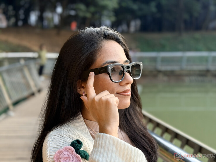 Vue latérale des lunettes AR