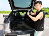 Tesla Model Y L : aperçu de l'espace de chargement et de l'espace pour les passagers. (Source de l'image : GeekLaii/YT)
