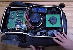 El robot cortacésped OpenMower es un proyecto de código abierto que utiliza una Raspberry Pi 4. (Fuente de la imagen: Clemens Elflein vía YouTube)