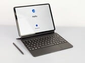 Le JingPad A1 dispose d'un écran AMOLED de 11 pouces avec une résolution native de 2 368 x 1 728 pixels. (Image source Jingling)