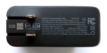 Vue des côtés droit, supérieur et avant.