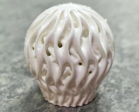 Dissipateur thermique extrêmement complexe possible avec Alumina 4N (Image Source : Formlabs)