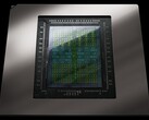 Vue rapprochée d'une matrice de GPU Nvidia RTX avec des circuits exposés et un boîtier métallique (Source d'image : Nvidia)