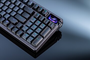 Le ROG Azoth 96 HE dispose d'un écran OLED qui peut afficher des informations vitales sur le système, comme les températures du GPU et du CPU. (Source de l'image : Asus)