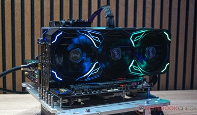 Le KFA2 GeForce RTX 4080 Super SG pendant la mesure du bruit