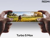 Le Redmi Turbo 5 Max sera l'un des premiers téléphones équipés du Dimensity 9500s. Sur la photo : un rendu du téléphone faisant tourner un jeu. (Source de l'image : Xiaomi - édité)