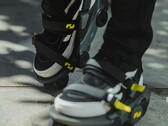 Les Moonwalkers de Shift Robotics utilisent des algorithmes d'intelligence artificielle pour piloter le patin à 8 roues afin d'accélérer la marche. (Source : Shift Robotics)