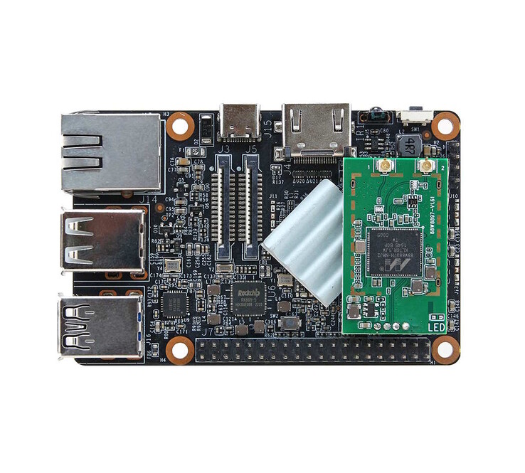 Un connecteur GPIO typique est intégré à la carte (Source : Avalue)