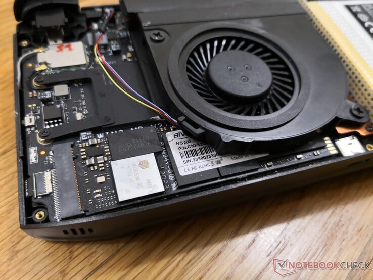 Le M.2 PCIe 4.0 x4 2280 SSD peut être mis à niveau après avoir retiré le ventilateur. Le GPD indique que l'appareil ne prend en charge que les disques M.2 mono-côté