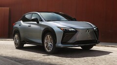 La Lexus RZ 450e pourrait être équipée d'une batterie à semi-conducteurs (image : Toyota)