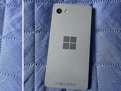 Le Windows Phone, qui n'est pas encore commercialisé, est équipé d'un seul appareil photo à l'arrière.