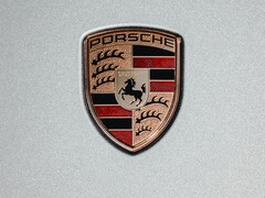 Le célèbre constructeur allemand de voitures de sport Porsche travaillerait sur une élégante berline de performance entièrement électrique (Image : Jannis Lucas)