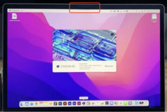 Un utilisateur de Twitter @Jatadaro a montré comment utiliser le nouveau tweak de masquage de l'encoche. (Image : @Jatodaro via Twitter)