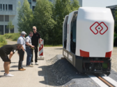 Navette universitaire Monocab sur une piste d'essai de 20 mètres