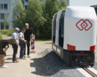 Navette universitaire Monocab sur une piste d'essai de 20 mètres