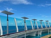 La vaisselle de Starlink Maritime sur un navire de croisière (image : Royal Caribbean)