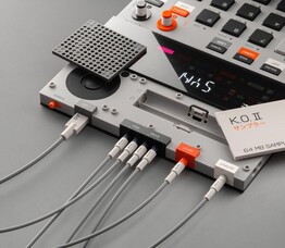 Le KO II est doté d'un micro intégré, d'un haut-parleur, de plusieurs options d'E/S et d'une batterie (Image Source : Teenage Engineering)