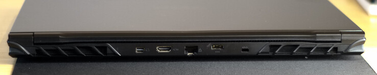mini DisplayPort, HDMI 2.1, RJ45 (2.5 GBit LAN), alimentation, fente de verrouillage Kensington