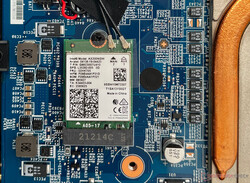 La carte WLAN Intel AX200 est remplaçable par l'utilisateur