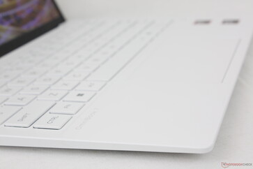 Disponible dans les couleurs Glacier Silver ou Ceramic White