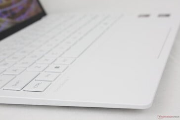 Disponible dans les couleurs Glacier Silver ou Ceramic White