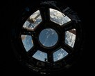 Une image montrant la coupole à l'intérieur de l'ISS.