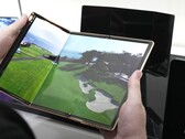 Selon le rapport, Huawei veut aller de l'avant avec une tablette de 10 pouces à double pliage dans la première moitié de 2024, et Samsung devrait lui emboîter le pas. (Image : SamMobile)