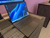 Test de l'ordinateur portable HP Dragonfly Pro : L'AMD Ryzen 7 7736U fait parler de lui