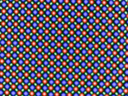 L'écran OLED est basé sur une matrice de sous-pixels RG/BG composée d'une diode électroluminescente rouge, d'une diode électroluminescente bleue et d'une diode électroluminescente verte