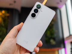 La disposition de l'appareil photo du Galaxy S26, que la série S27 devrait reprendre selon les rumeurs (à l'exception du modèle Ultra)