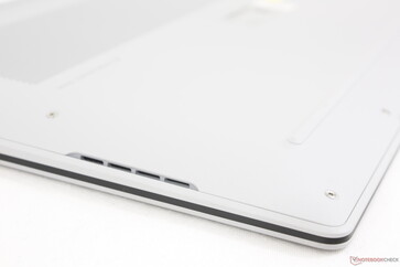 Bords et coins arrondis avec grilles de haut-parleurs orientées vers le bas