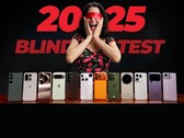 Une image montrant les téléphones phares de 2025 qui ont participé au test à l'aveugle (Source de l'image : Versus via YouTube ; édité)