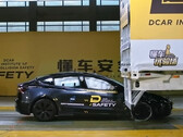 Essai de collision arrière d'un camion avec le Model 3 (Image source : DCAR/YT)