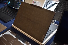 Lenovo ThinkPad Z13 G2 : Couverture en lin...