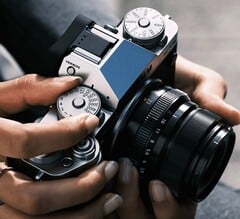 Le successeur du Fujifilm X-T5 présenté sur la photo serait retardé.