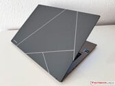 Test de l'Asus Zenbook S 13 OLED 2023 : ultrabook OLED le plus fin au monde et problèmes de ventilation