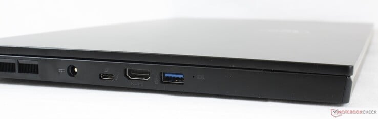 A gauche : adaptateur secteur, USB-C + Thunderbolt 3 avec PD et DP, HDMI 2.0, USB-A 3.2 Gen. 2