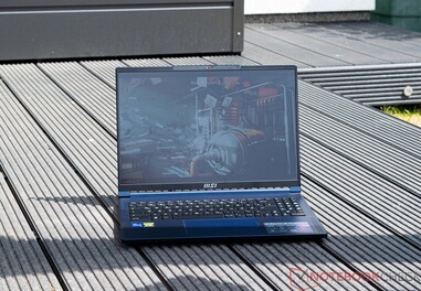 Le MSI Stealth 16 Studio A13VG en plein soleil