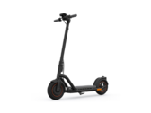Le scooter électrique NAVEE N65 a une autonomie allant jusqu'à 65 km (~40 miles). (Image source : NAVEE)