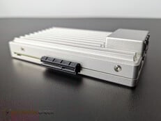 Côté : PCIe 3.0 x 4