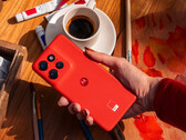 Le Edge 50 Neo fonctionne sous Android 14 et est certifié IP68. (Source de l'image : Motorola)
