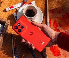 Le Edge 50 Neo fonctionne sous Android 14 et est certifié IP68. (Source de l'image : Motorola)