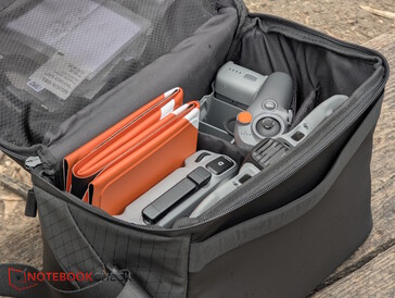 Le sac est inclus dans le Combo Fly More, mais le contrôleur de mouvement ne l'est pas