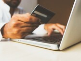 Microsoft espère faciliter les achats en ligne grâce au guide d'achat de Bing alimenté par l'IA. (Photo rupixen.com sur Unsplash)