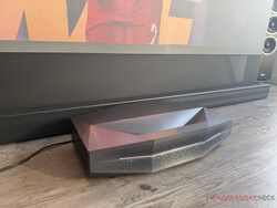 L'Aetherion Max ne nécessite que quelques centimètres de distance avec le boîtier de l'écran pour 100 pouces.