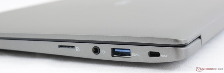 Côté droit : lecteur de carte micro SD, prise jack, USB A 3.1, verrou de sécurité Kensington.
