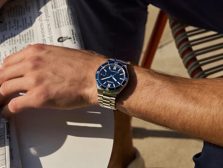 Citizen NJ0230-59L avec un cadran bleu profond