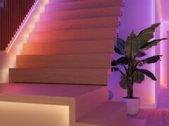 La bande lumineuse Omniglow de Philips Hue (photo) est désormais disponible en Europe. (Source : Philips Hue)