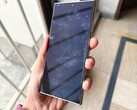 Le Samsung Galaxy S24 Ultra présente déjà une décoloration disgracieuse de l'écran pour certains utilisateurs (Source de l'image : @xeetechcare, X)